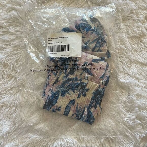 Free People White and Blue Tropical Floral the Way Home Running Short SZ S BNWT - Picture 12 of 13